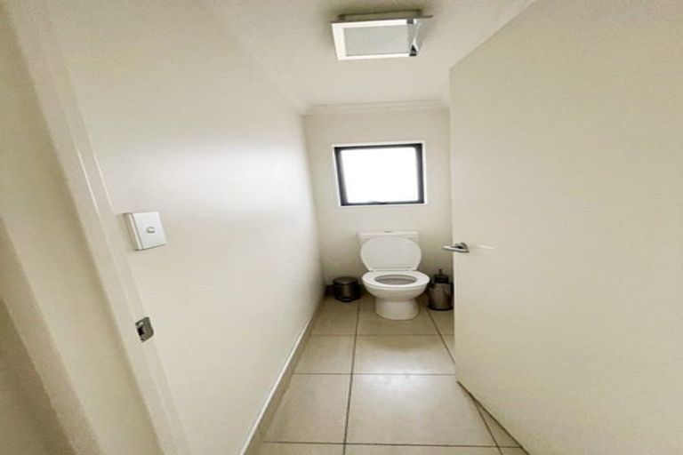 Photo of property in 6 Mcwhirters Farm Lane, Massey, Auckland, 0614