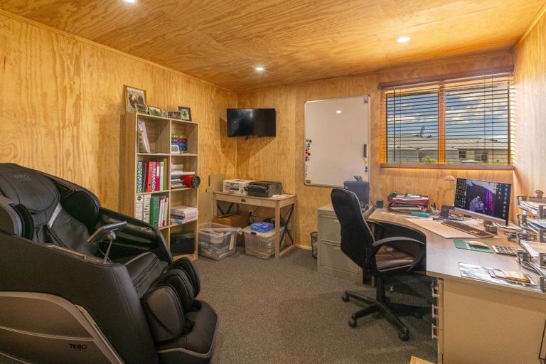 Photo of property in 1 Elm Place, Waipukurau, 4284