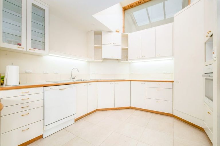 Photo of property in 264 Mount Pleasant Road, Mount Pleasant, Christchurch, 8081