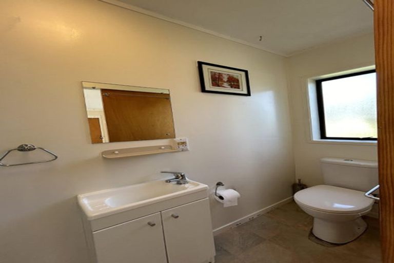 Photo of property in 102 Marina View Drive, West Harbour, Auckland, 0618