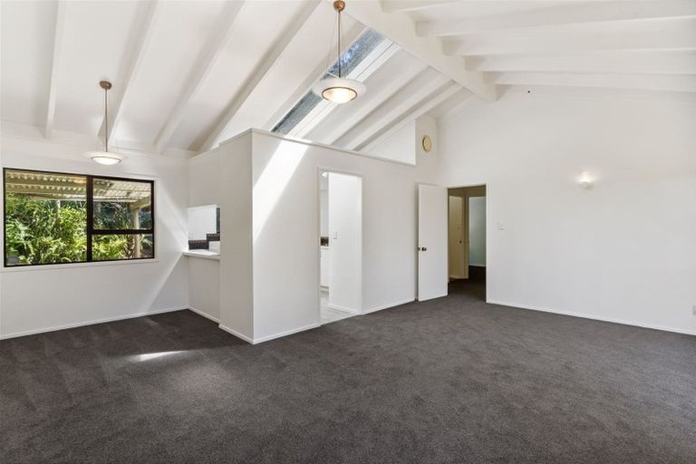 Photo of property in 1/8 Odette Road, Totara Vale, Auckland, 0629