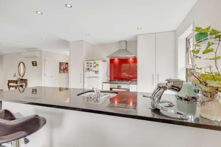 Photo of property in 12 Ruru Place, Levin, 5510