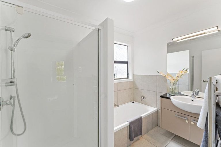 Photo of property in 6b Beldon Place, Pakuranga Heights, Auckland, 2010