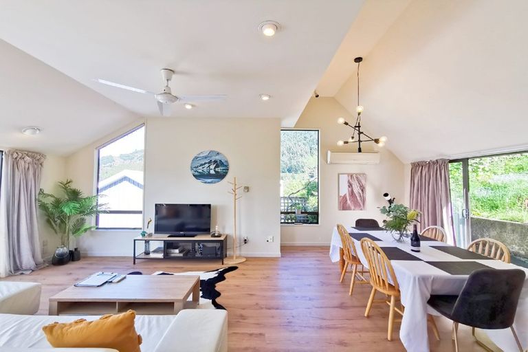 Photo of property in 13 Mckerrow Place, Sunshine Bay, Queenstown, 9300