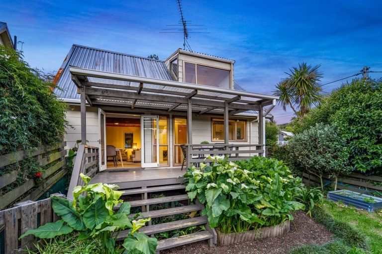 Photo of property in 1/143 Balmain Road, Birkenhead, Auckland, 0626
