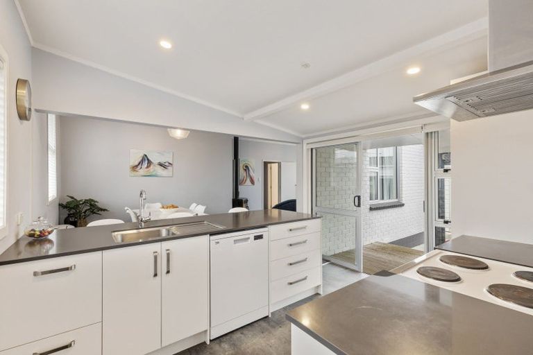 Photo of property in 27 Tukapa Street, Westown, New Plymouth, 4310