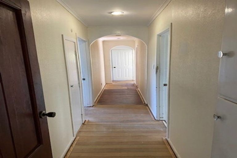 Photo of property in 6 Palmer Avenue, Glen Eden, Auckland, 0602