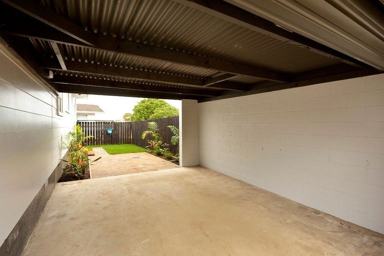 Photo of property in 2/37 John Walker Drive, Manurewa, Auckland, 2102