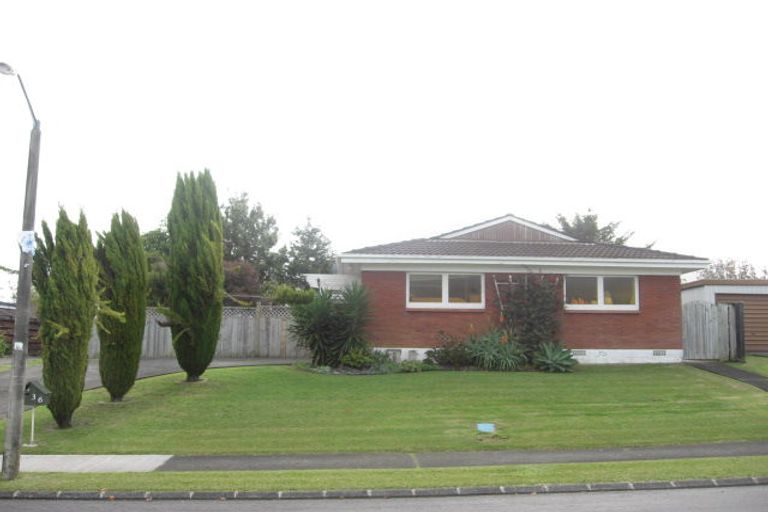 Photo of property in 36 Tupaki Place, Pakuranga Heights, Auckland, 2010