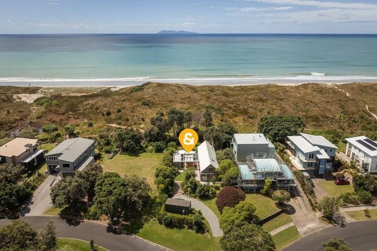 Photo of property in 2 Sea Crest Place, Bowentown, Waihi Beach, 3177