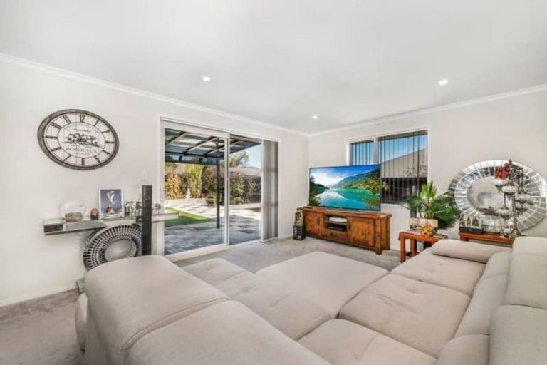 Photo of property in 8 Dornal Place, Pokeno, 2402