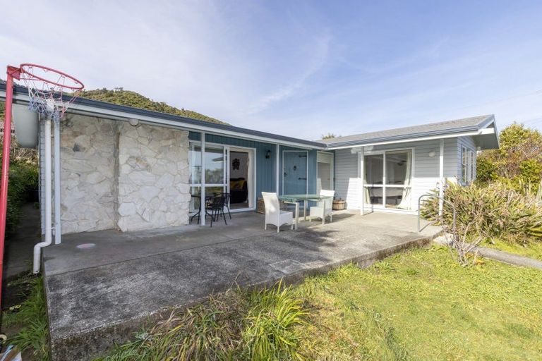 Photo of property in 9 Kotare Street, Waikanae, 5036
