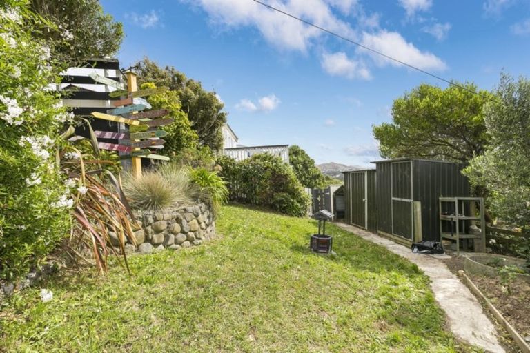 Photo of property in 13 Paparangi Crescent, Paparangi, Wellington, 6037