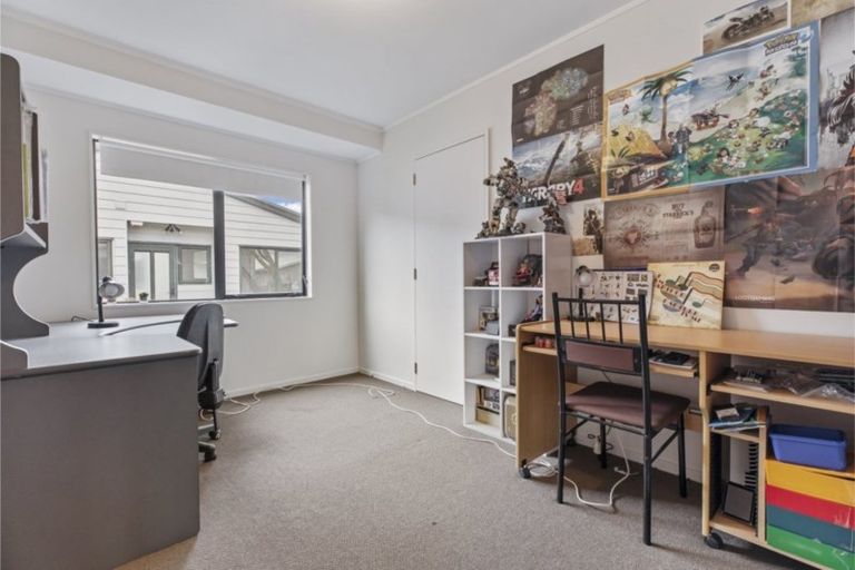 Photo of property in 2/140 Shifnal Drive, Randwick Park, Auckland, 2105