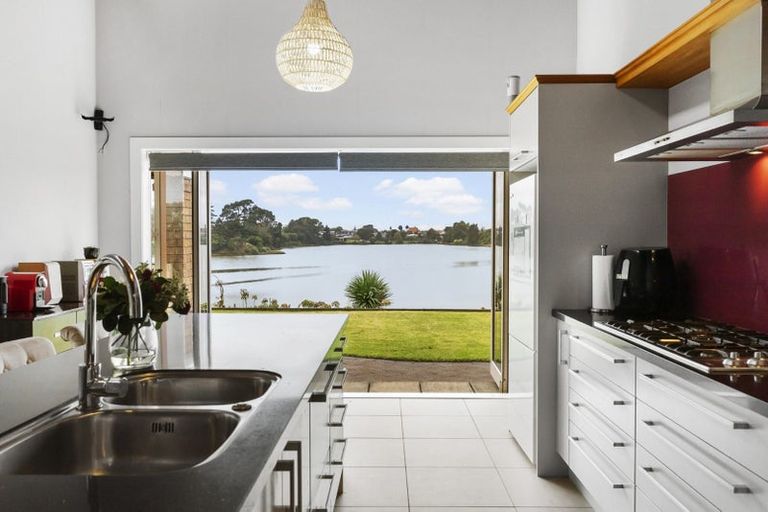 Photo of property in 15 Freelance Terrace, Pahurehure, Papakura, 2113