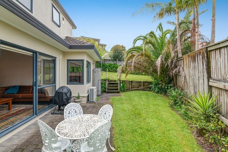 Photo of property in 19 Calypso Way, Unsworth Heights, Auckland, 0632