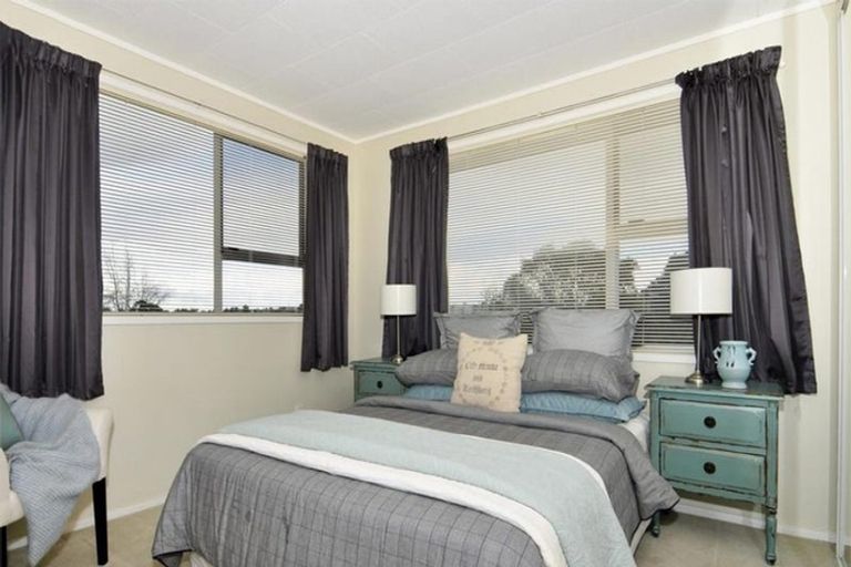 Photo of property in 17 Peterhouse Place, West Harbour, Auckland, 0618