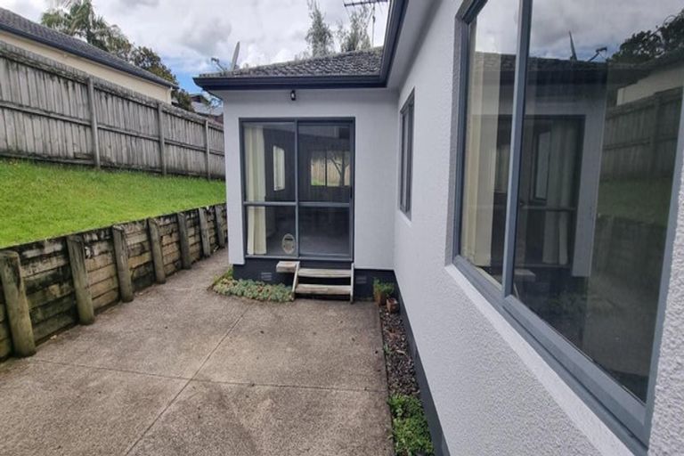 Photo of property in 37 Heathglen Place, Bayview, Auckland, 0629