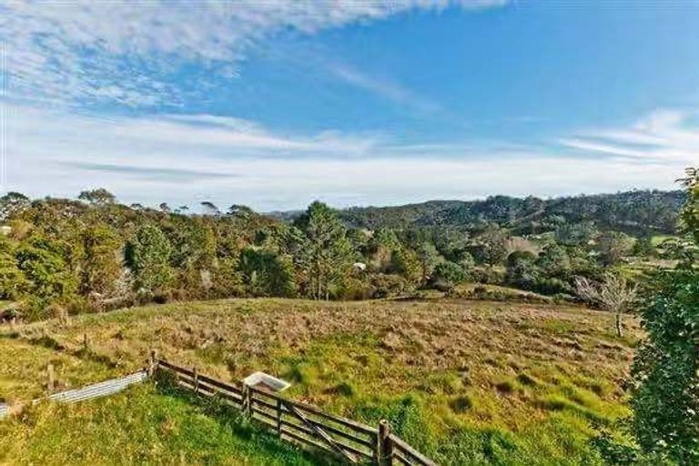 Photo of property in 296 Paremoremo Road, Paremoremo, Auckland, 0632