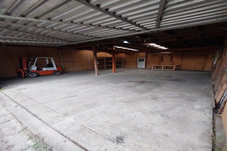 Photo of property in 37 Shaw Road, Oratia, Auckland, 0604