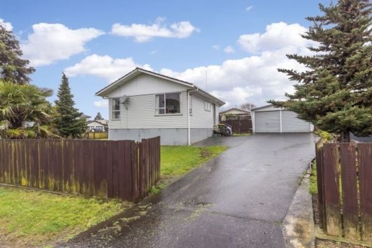 Photo of property in 2 Heyford Close, Mangere, Auckland, 2022