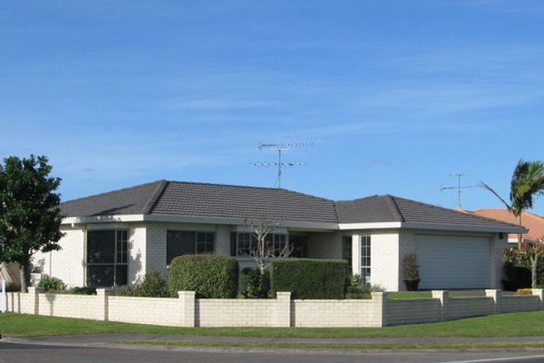 Photo of property in 173 Lakeside Drive, Orewa, 0931