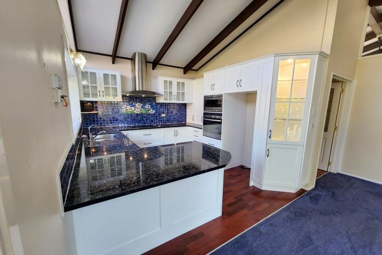 Photo of property in 27 Mirrabooka Avenue, Botany Downs, Auckland, 2010