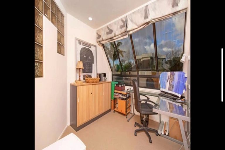 Photo of property in 48 Loloma Drive, Half Moon Bay, Auckland, 2012