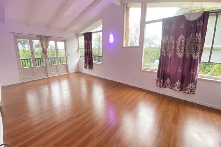 Photo of property in 5a Springbank Lane, Te Atatu Peninsula, Auckland, 0610