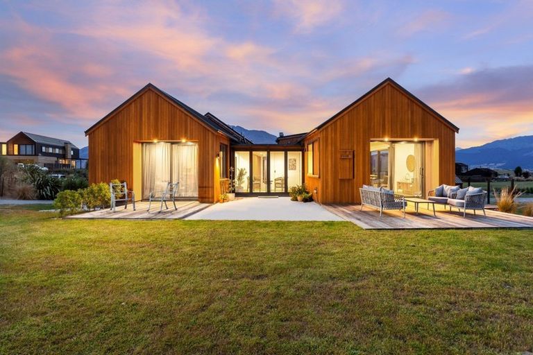 Photo of property in 19 Hackett Road, Jacks Point, Queenstown, 9371