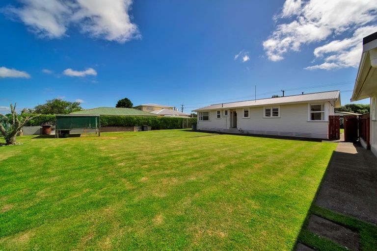 Photo of property in 17 Grey Street, Normanby, Hawera, 4614