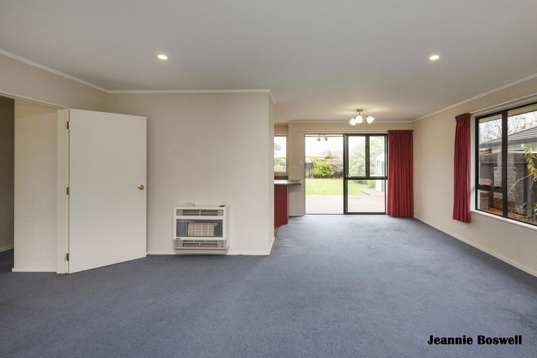 Photo of property in 20 Aspen Way, Kelvin Grove, Palmerston North, 4414