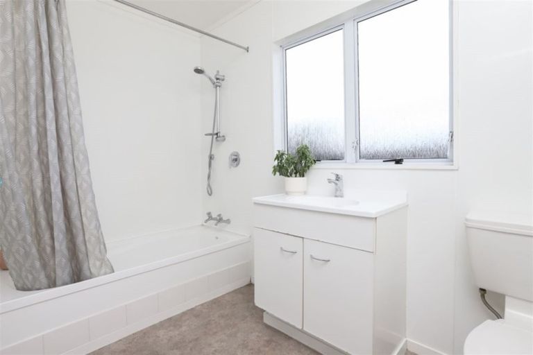 Photo of property in 12 Beadle Place, St Andrews, Hamilton, 3200