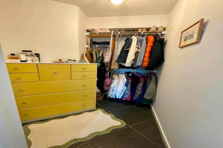 Photo of property in 126 Creswick Terrace, Northland, Wellington, 6012