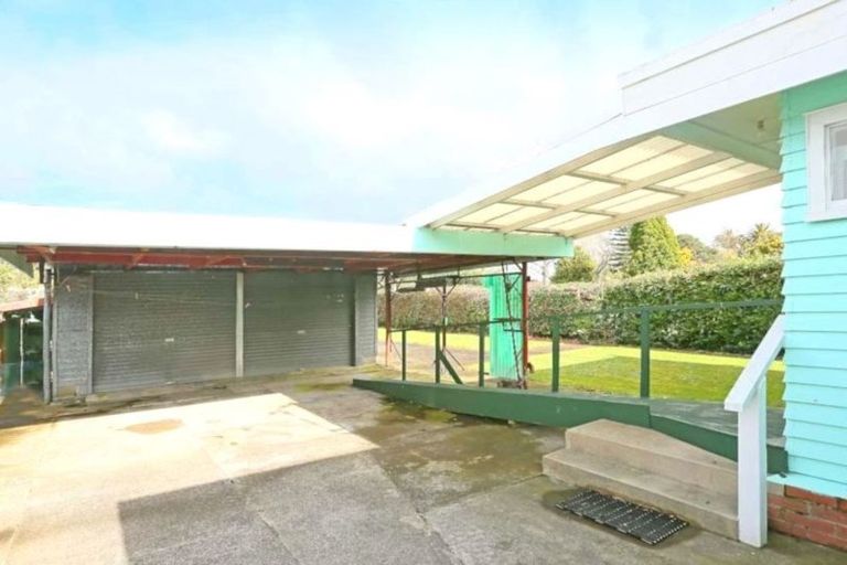 Photo of property in 24 Taikata Road, Te Atatu Peninsula, Auckland, 0610