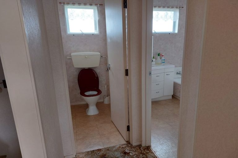 Photo of property in 14 Curlew Place, One Tree Point, 0118