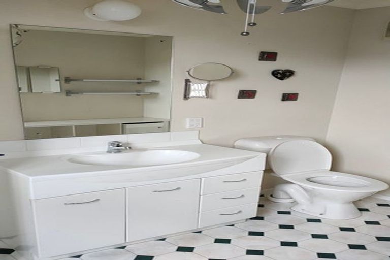 Photo of property in 295 Main Road, Tawa, Wellington, 5028