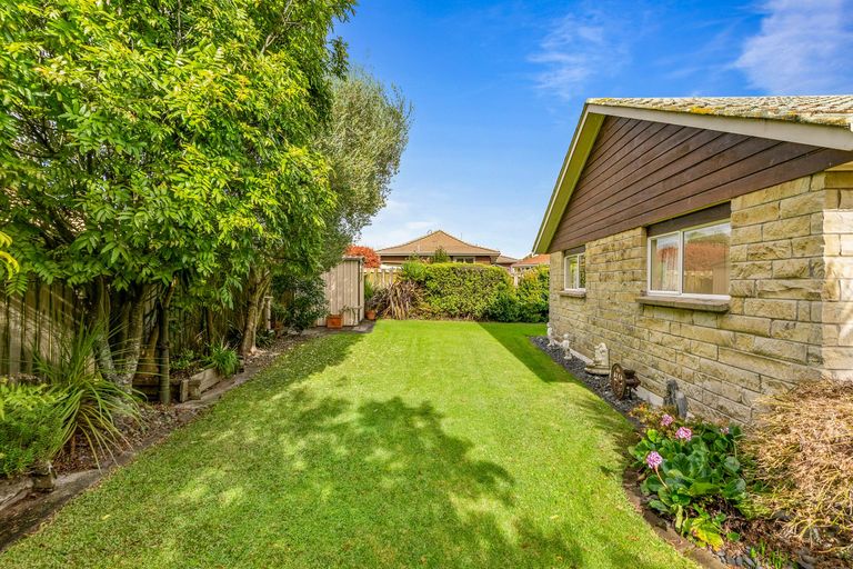 Photo of property in 41 Headcorn Place, Botany Downs, Auckland, 2010