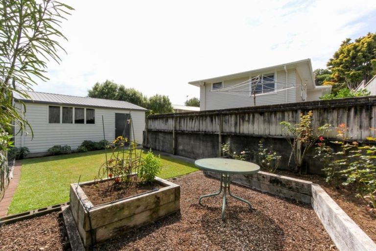 Photo of property in 46 Oranga Street, Marfell, New Plymouth, 4310