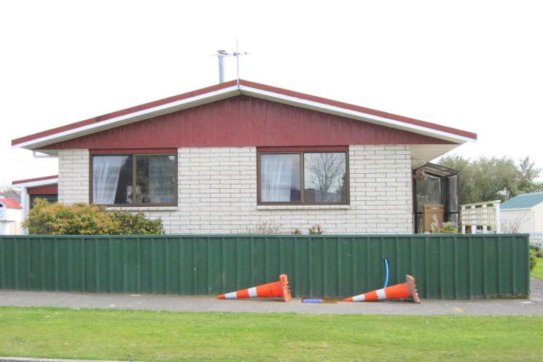 Photo of property in 16 Hinau Street, Inglewood, 4330