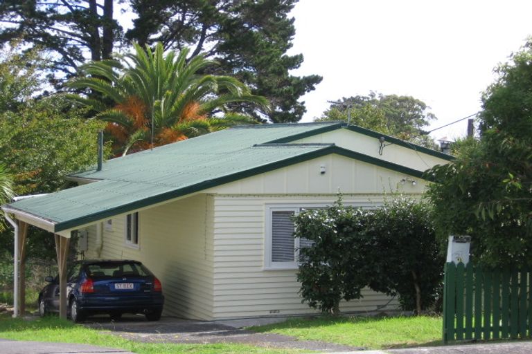 Photo of property in 1/23 Drome View Place, Beach Haven, Auckland, 0626