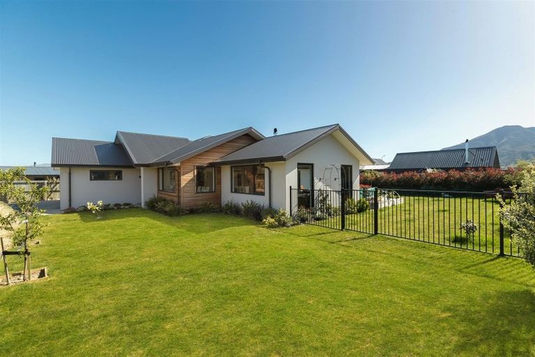 Photo of property in 6 Brewster Crescent, Lake Hawea, Wanaka, 9382