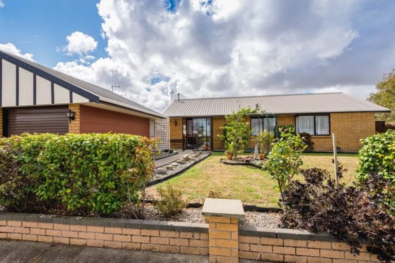 Photo of property in 25 Colonial Place, Kelvin Grove, Palmerston North, 4414