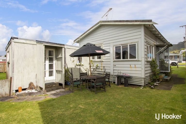 Photo of property in 32 Beach Road, Waihi Beach, 3611