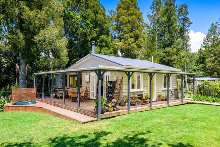 Photo of property in 128 Bodhisattva Road, Waitoki, Silverdale, 0994