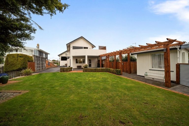 Photo of property in 8 Barrett Street, Westown, New Plymouth, 4310