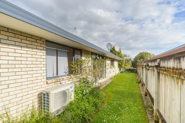 Photo of property in 114 Ruapehu Drive, Fitzherbert, Palmerston North, 4410
