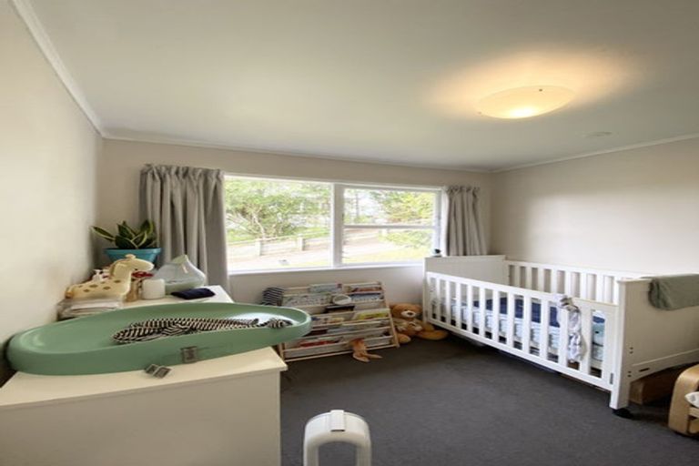Photo of property in 93 Fairclough Road, Beach Haven, Auckland, 0626
