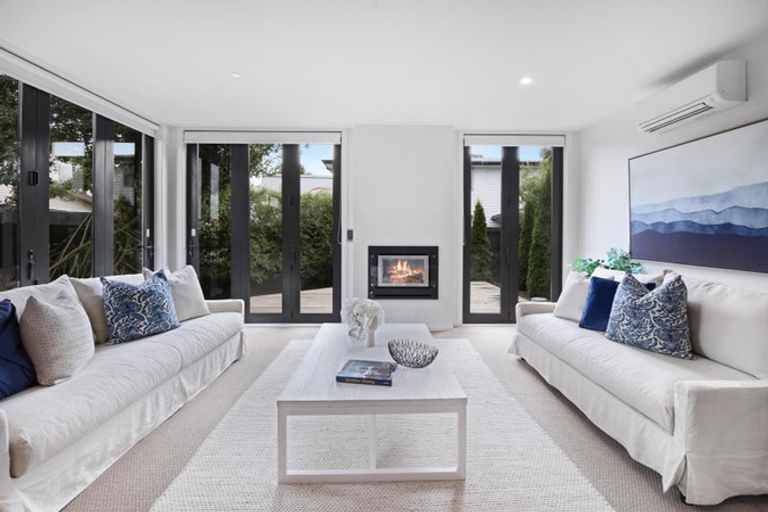 Photo of property in 2/3 Taylors Avenue, Bryndwr, Christchurch, 8052