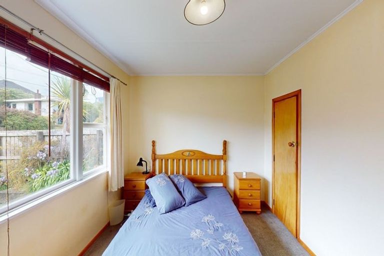 Photo of property in 41 Kenmore Street, Newlands, Wellington, 6037